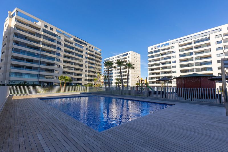 Foto 05759423-c667-43b2-a7e4-31d962c541b1. Pis amb calefacció aparcament piscina a Punta Prima Torrevieja