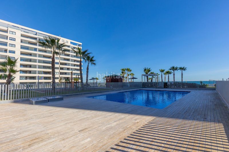 Foto e2bf3716-c121-4a06-9525-2ec47a9d4a3c. Pis amb calefacció aparcament piscina a Punta Prima Torrevieja