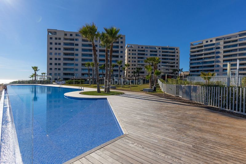 Foto f338ca57-8167-49c6-8bc9-662d6bdec929. Pis amb calefacció aparcament piscina a Punta Prima Torrevieja