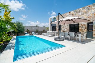 Casa in Algorfa. Villa moderna de nueva construccioacuten en la finca golf con vi