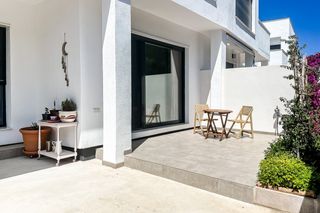 Appartement à Santiago de La Ribera. Nowoczesny apartament w stylu ibizy ndash spacer do plazy! zanur