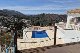 Casa en Benimeit-Tabaira. Hay espacios que invitan de forma natural a salir al exterior. e