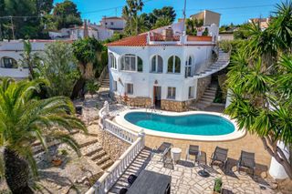 Casa a Cala Advocat-Baladrar. Esta villa estaacute en buenavista, en la costa de benissa entre
