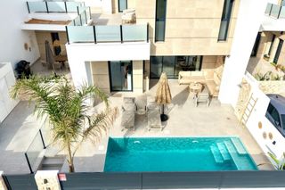 Casa a Dolores. Moderna vivienda de 2026 con piscina privada y soacutetano compl