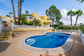 Haus in Centro de la Ciudad Quesada. Descubre este chalet independiente en ciudad quesada, situado en