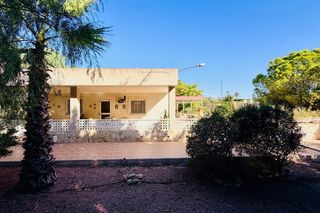 Maison à Crevillente. Situada en una parcela excepcionalmente espaciosa de aproximadam