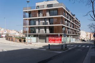 Lloguer Pis  Carretera de roda 1. Pis de 4 habitacions amb terrassa, 2 places de pàrquing i traste