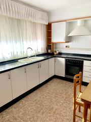 Casa a Petrer. Bungalow en ciudad vergel