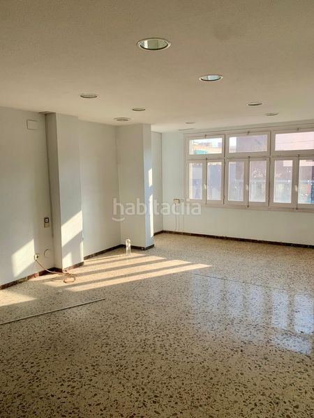 Foto e2a7b2d5-fdd0-42df-b9e4-bf22355c7446. Miete büro in Plaza de Toros-Avenida Chapí-Trinquete Elda