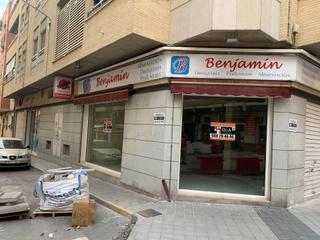 Lloguer Local Comercial a Las Trescientas-San Francisco-Ciudad Vergel. Local en esquina