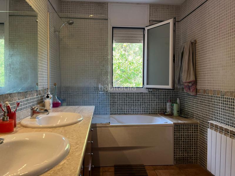 Foto bc15c1b9-b9c7-4cf6-a844-3c33ca55ffd5. Casa con camino riscaldamento parcheggio in Vilanova del Vallès