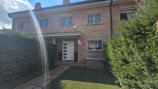 Maison jumelée à Sant Fost de Campsentelles. Casa en venta en sant fost de campsentelles