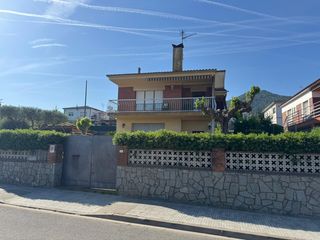 Casa en Montorn�s del Vall�s. Casa independiente con gran parcela de 820 m� y m�ltiples posibi
