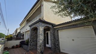 Casa adosada en Palau-solità i Plegamans. Casa en venta en palau solità i plegamans