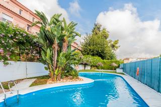 Reihenhaus  Calle de la fuente 12. Casa de tres plantas y atico