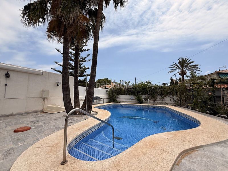 Foto 9a434a79-3b22-49de-942f-09d24a323400. Xalet amb calefacció aparcament piscina a Pueblo Español-Coveta Fumá Campello (el)