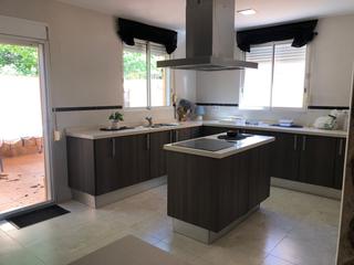 House in Oliva Nova. Espectacular casa en oliva nova  oportunidad única