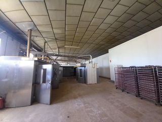 Nave industrial en Alc�dia (l�). Por supuesto! con emojis para un toque m�s visual y atractivo