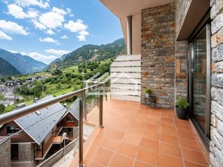 Attique à Vila. Magnífico ático con terraza, orientación sur, parking y trastero