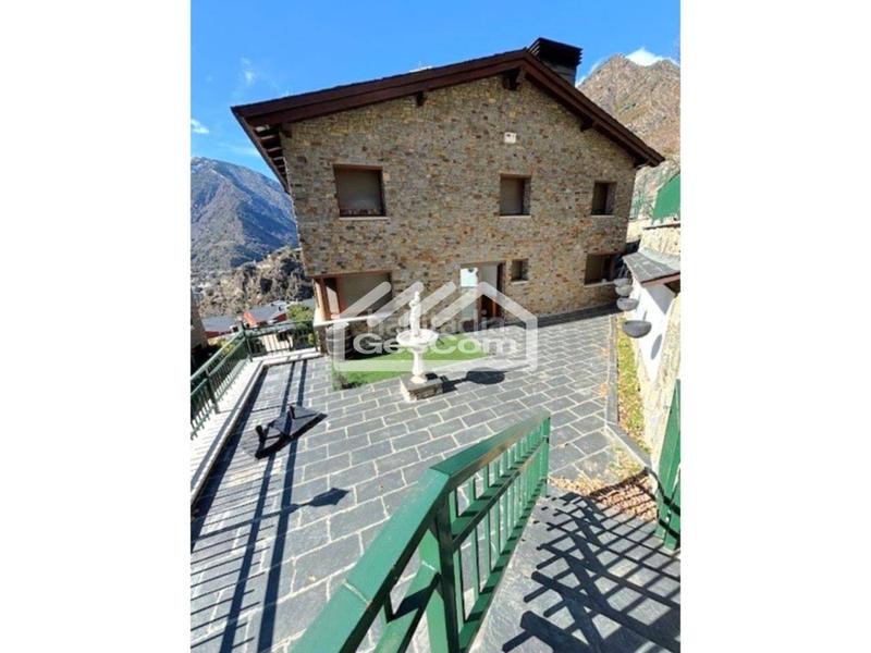 Foto 3cc4d61d-71ff-48cf-9488-e13df314e4ca. Casa adossada amb calefacció aparcament a Les Escaldes Escaldes-Engordany