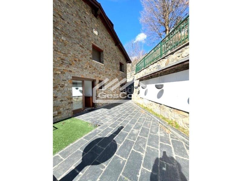 Foto 77e7644b-02e9-47ad-9f81-742f8db18741. Casa adossada amb calefacció aparcament a Les Escaldes Escaldes-Engordany