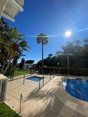 Flat en Urbanizacion marbiluna 1a. Piso en calahonda primera l�nea de playa