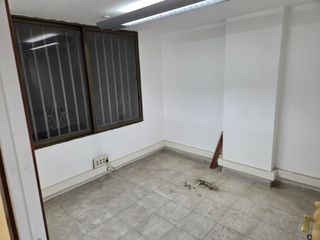 Local Comercial a La Laguna. Se vende este centrico local comercial