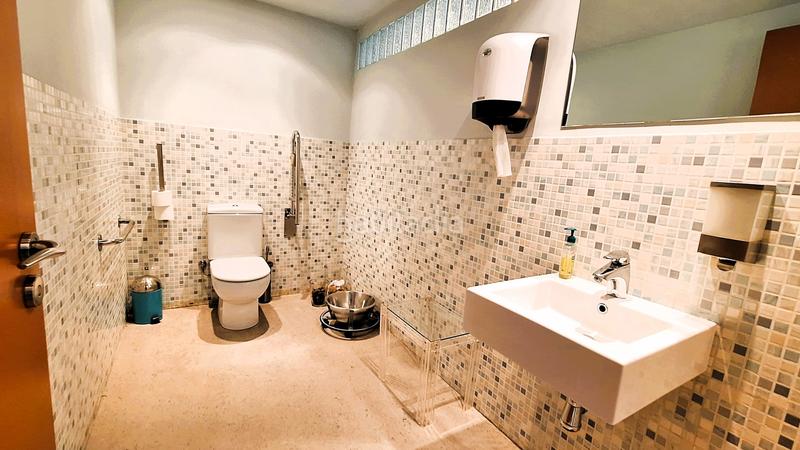 Foto 2e5ed747-c5a3-4ee5-9242-2f4271b46e38. Local comercial a La Devesa Girona