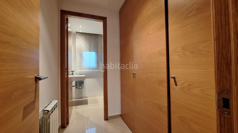 Foto 8b6d69ef-06f0-4bea-9062-78436279bbf4. Alquiler casa adosada en Montilivi Girona