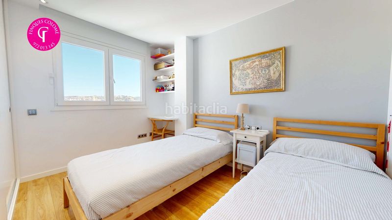 Foto cc9c2473-b5f7-4d19-bfd4-2dbb38d57f90. Àtic amb calefacció a Eixample Nord Girona