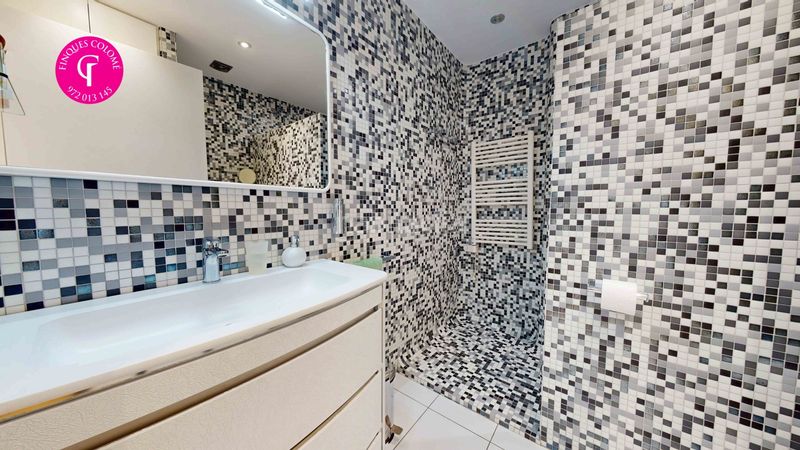 Foto b0f7d4f8-b0a4-49b7-8368-a0599c14b15e. Ático en Eixample Nord Girona