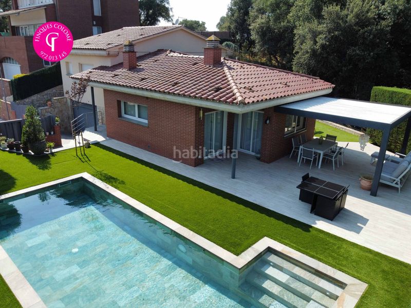 Foto b18f746e-5f68-437e-8a0d-8fd9402b6644. Casa con riscaldamento parcheggio piscina in Quart