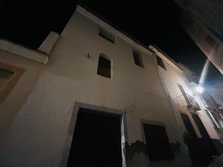 Casa adossada a Castell de Castells. En venta casa de pueblo en el centro de castell de castells
