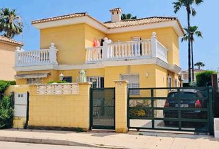 Xalet en Oliva Nova. Nuevo y precioso chalet en venta en oliva nova!