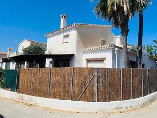 Chalet in El Montgó. Nuevo y precioso chalet en venta en dénia, a los pies del montgó