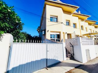 Xalet en Centro Urbano. Nuevo chalet adosado en venta en els poblets, en primera l�nea d