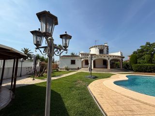 Rent Chalet in Carrer riu algar 7. Nuevo y precioso chalet disponible en alquiler vacacional en dén