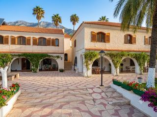 Chalet in Centro. Nueva y espectacular villa en venta en elda!