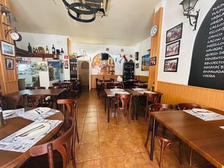 Local Comercial a El Puerto. Se vende bar restaurante en el centro de dénia, zona del puerto,