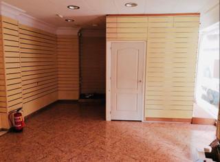 Casa a Saladar. En venta local que puede habilitarse como vivienda en el centro