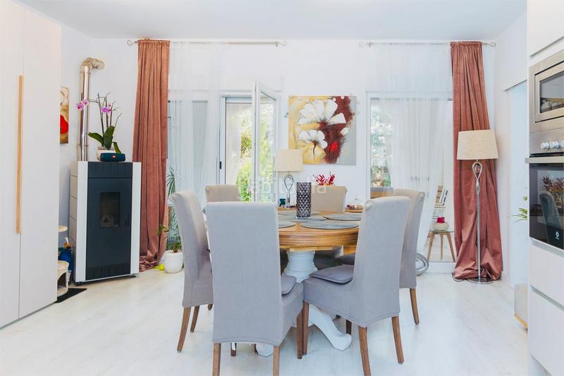 Foto 79b31716-396e-402b-a39b-946f306f89b4. Casa a schiera con camino riscaldamento parcheggio piscina in Pedreguer