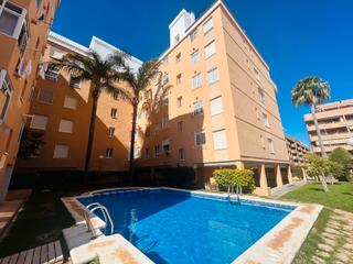 Pis a Centro Urbano. En venta precioso piso en dénia, con piscina, garaje, trastero y