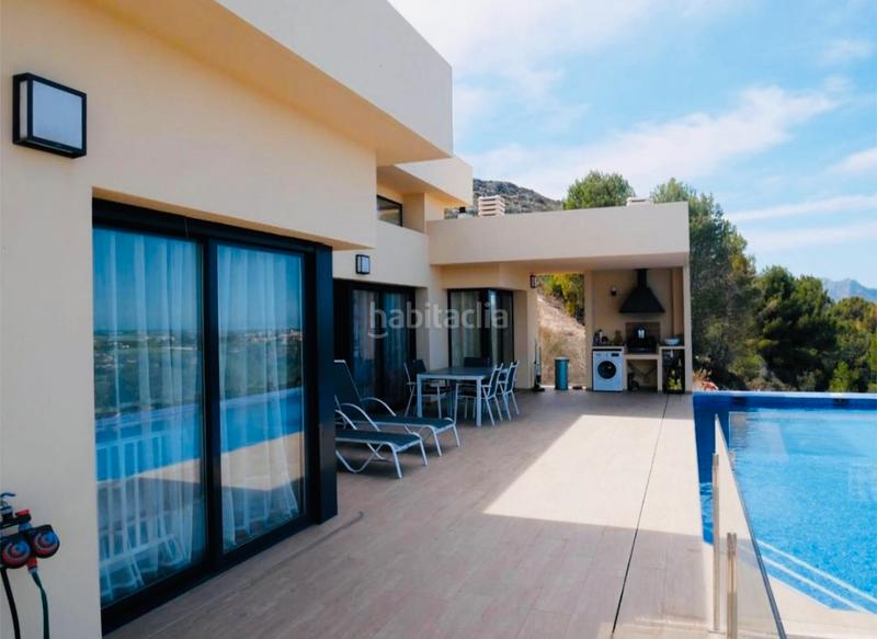 Foto 7e080350-b9f4-4ec6-bb09-d7f72f14e680. Chalet en venta precioso chalet de reciente construcción , en el montgó! en Dénia