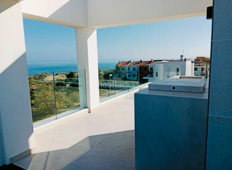 Foto ab1962ed-753d-4e25-abc2-e73cd48bdb10. Chalet with fireplace parking pool in Oliva playa Oliva