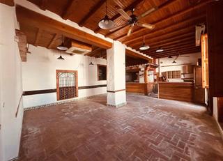 Casa adossada a El Puerto. Se vende vivienda con local en el centro de dénia, en el puerto!