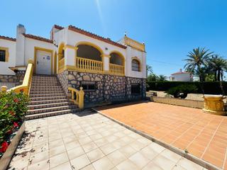 Chalet en El Montgó. Nueva y preciosa villa en venta en dénia, junto a la playa de la