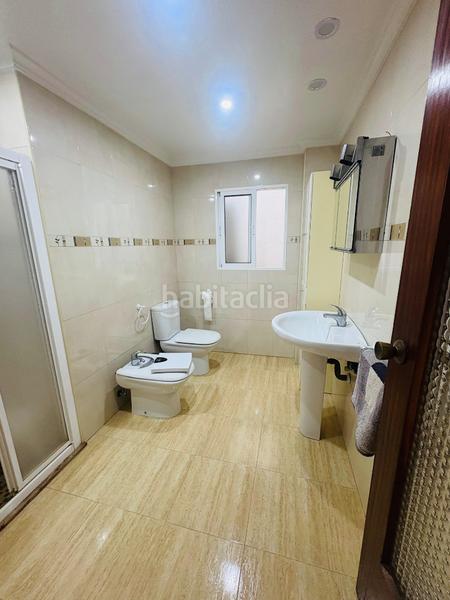 Foto b4e34184-f9cf-4879-8a0b-0b3836ad2592. Towny house with fireplace heating parking in Pego