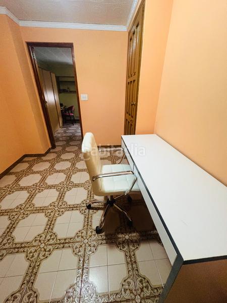 Foto bba59549-26f2-4e09-962b-5d40f390a943. Towny house with fireplace heating parking in Pego