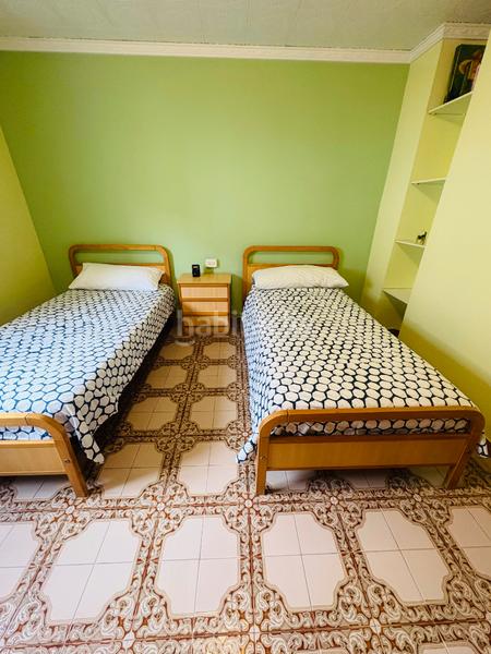 Foto d4ca0c80-5f06-4c70-b5a1-d70a767ed34c. Towny house with fireplace heating parking in Pego