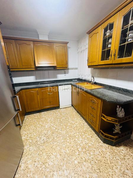 Foto e3b4171f-eb90-481c-8a67-6ca182ead353. Towny house with fireplace heating parking in Pego